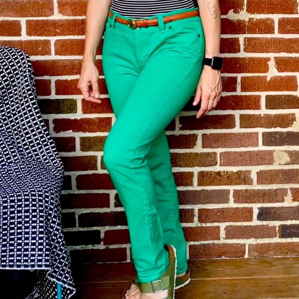 Vineyard vines green denim jeans
